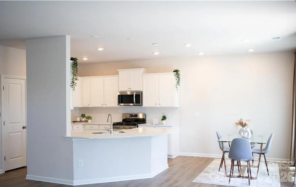 4 bed, 2.5 bath, $2,800 — Photo 3