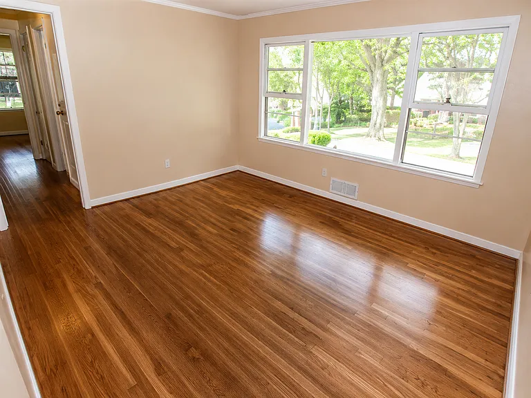 400 Carey Dr SE — Photo 4