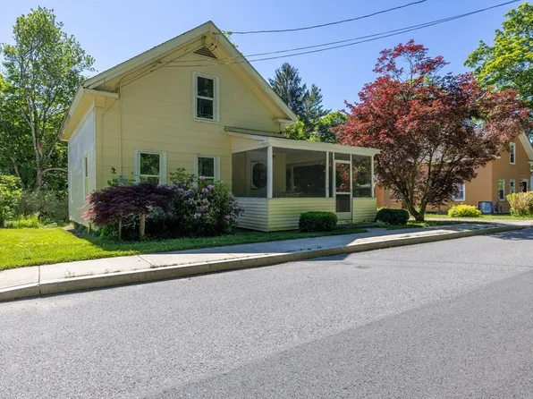 136 Quaboag St, Warren, MA 01083