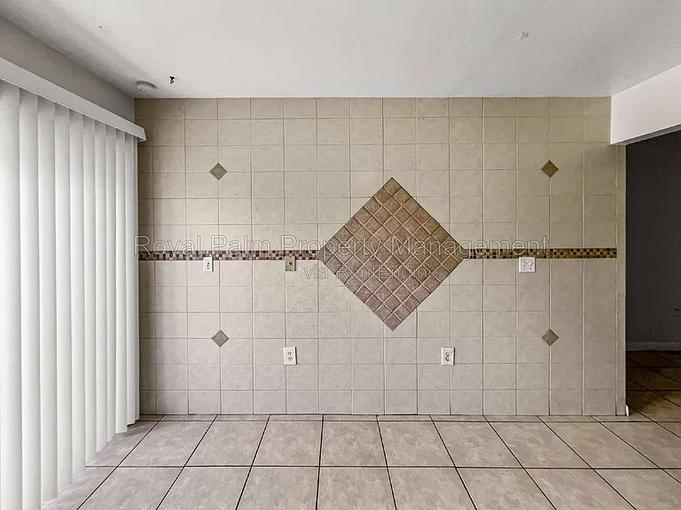 2706 Owen Ave S — Photo 11