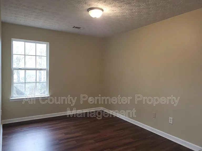 5543 Pineridge Ct — Photo 8