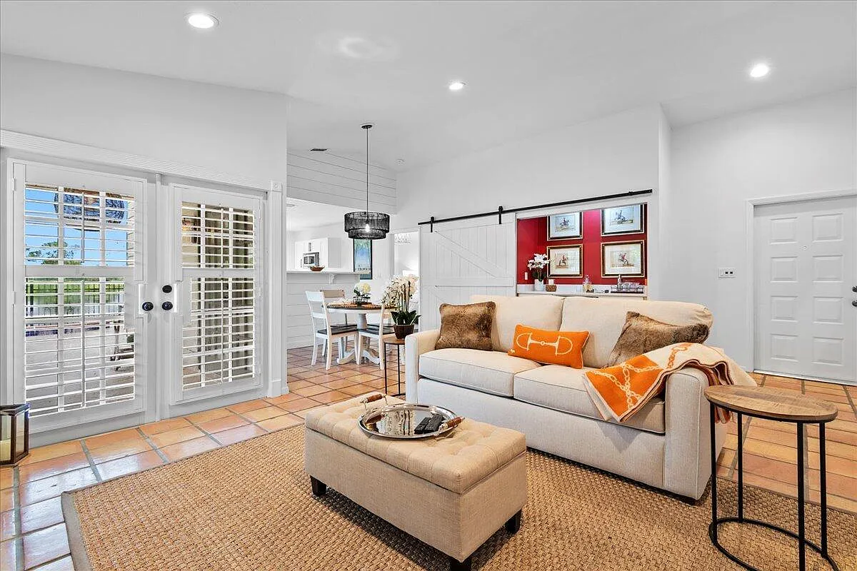 2 bed, 2.0 bath, 1231 sqft, $7,500 — Photo 1