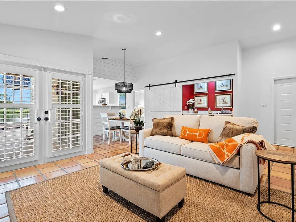 2542 Bedford Mews Dr