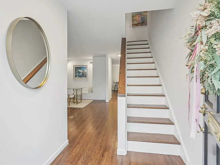 9 Oakwood Ave — Photo 10
