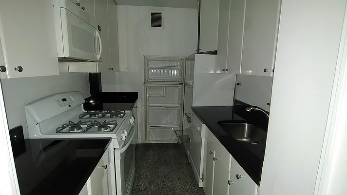 Rented by Weichert Manhattan Midtown | media 7