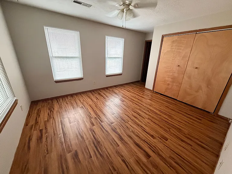 1030 E Walnut St — Photo 6