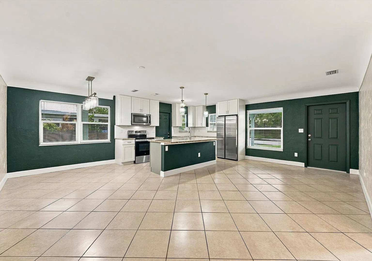 Freshly Remodeled 4BR/ 3BA Home with Private Basin — Photo 4