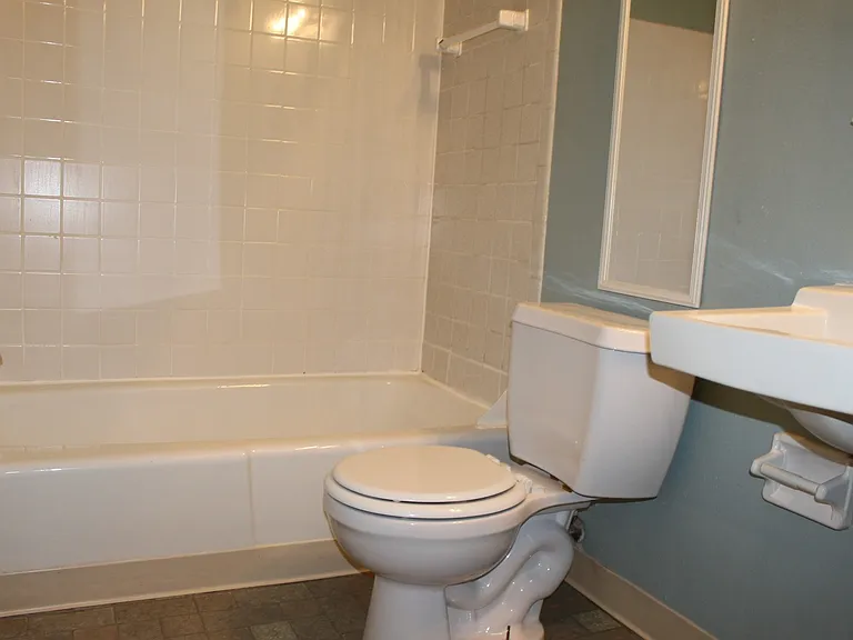 111 Oakview Ave — Photo 7
