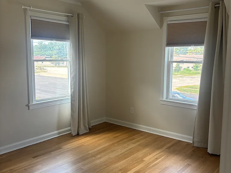 32700 Aurora Rd — Photo 17