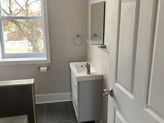 4th image of 1715 N Croskey St Floor 2