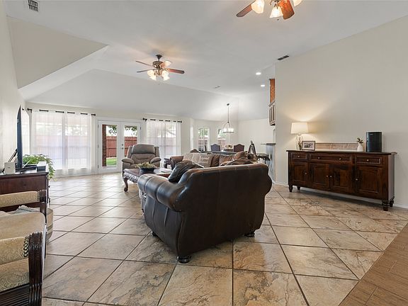 4th image of 1041 Parsons Rd