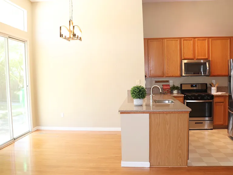 537 Farridge Dr — Photo 5