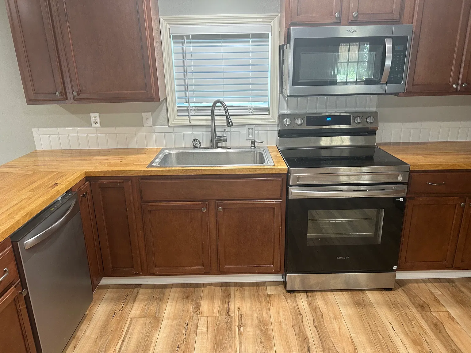3 bed, 1110 sqft, $1,800 — Photo 3