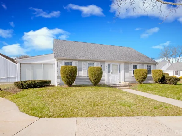 74A Amherst Ln, Monroe Township, NJ 08831