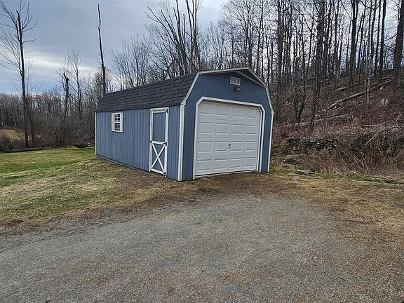 4th image of 837 Beech Grove Rd