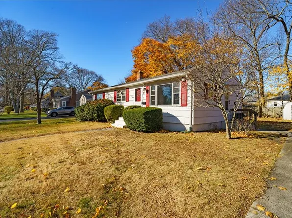 85 Amsterdam Ave, Warwick, RI 02889