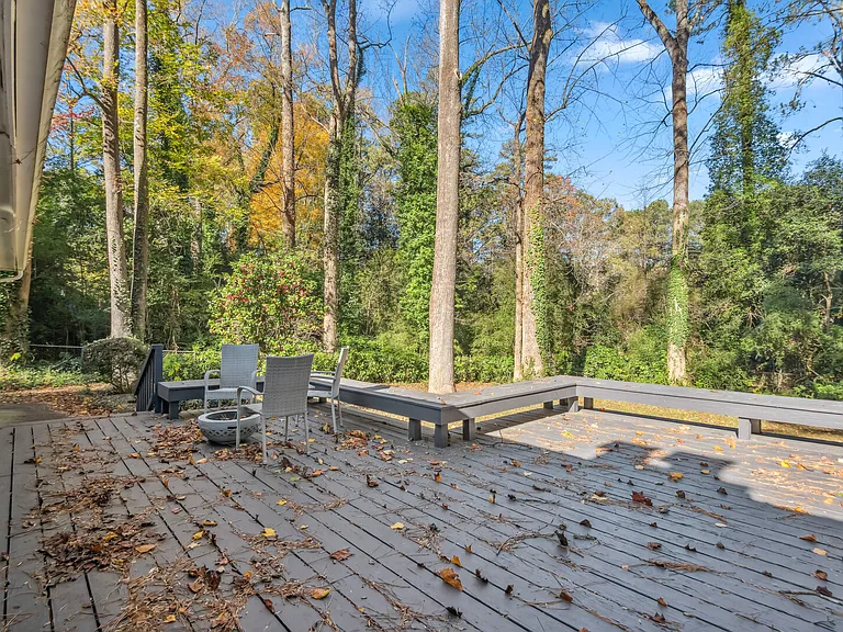 Sylvania Dr — Photo 23