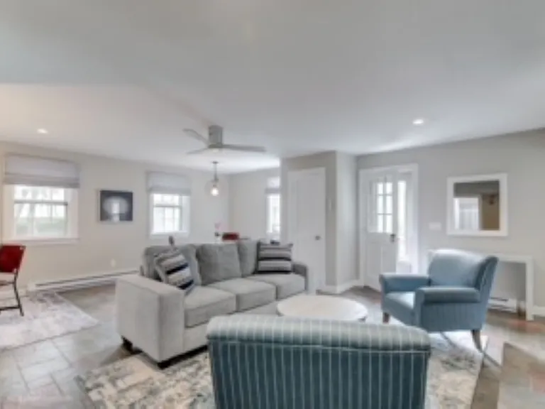 397 Gibbs Ave #B — Photo 4