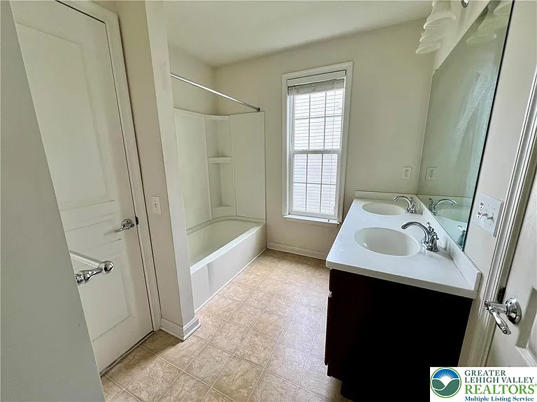 8395 Saylor Ct — Photo 10