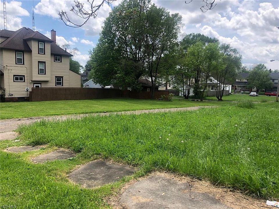 2nd image of 1445 Rowland Ave NE