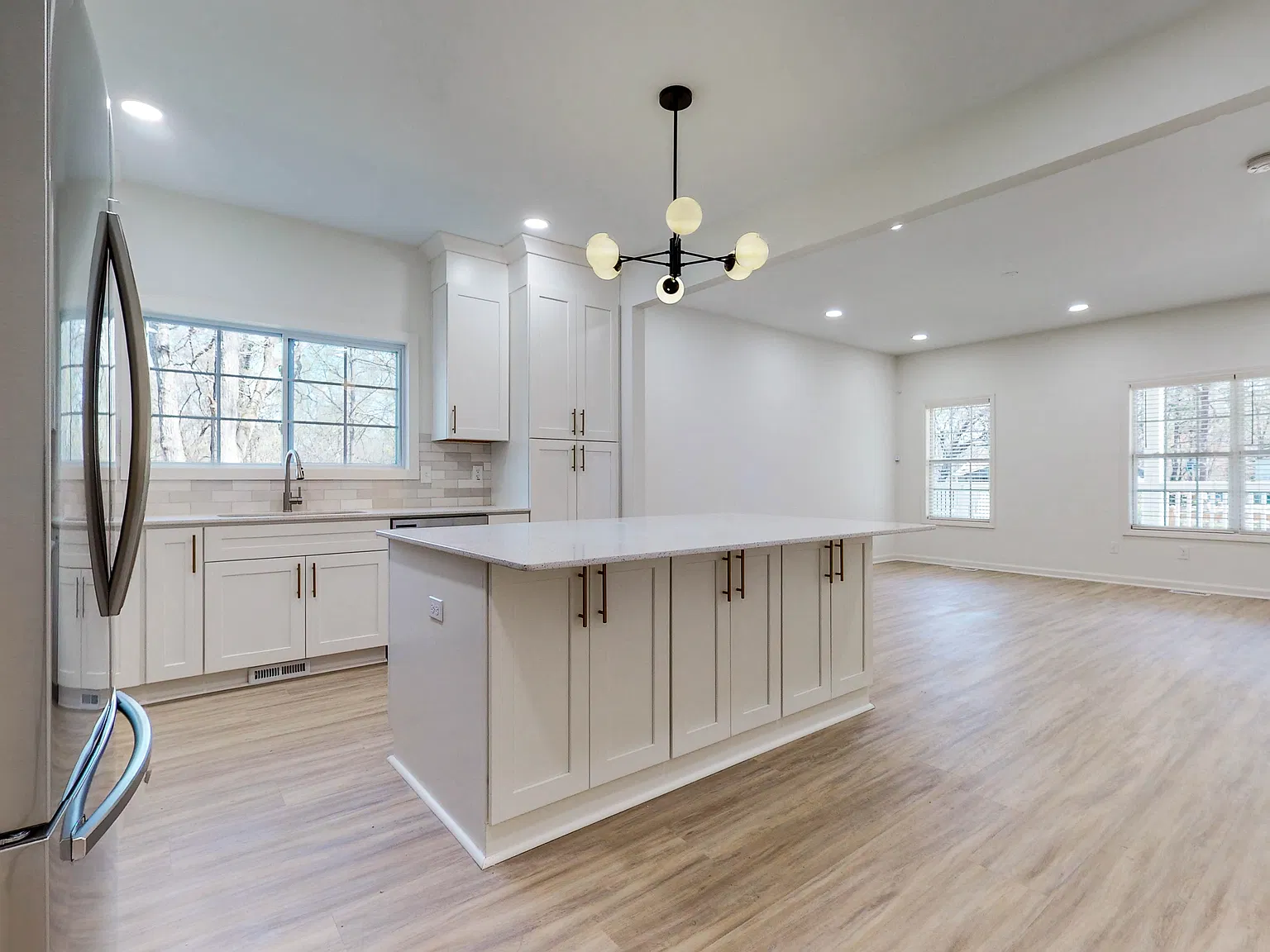 4 bed, 3.5 bath, 2100 sqft, $2,300 — Photo 2