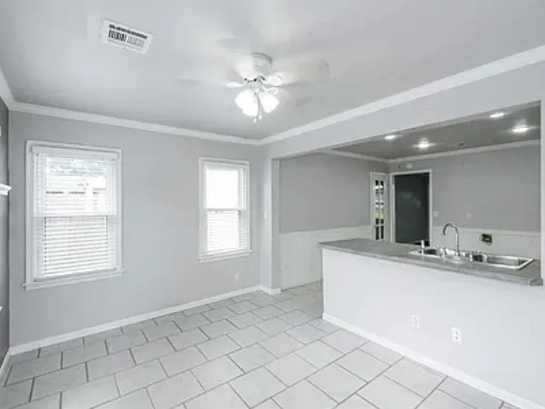 4715 S Cincinnati Ave — Photo 10