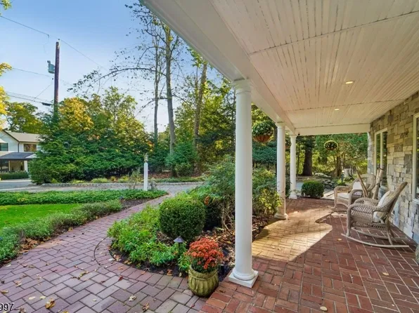 28 Parker Pl, Upper Saddle River Boro, NJ 07458