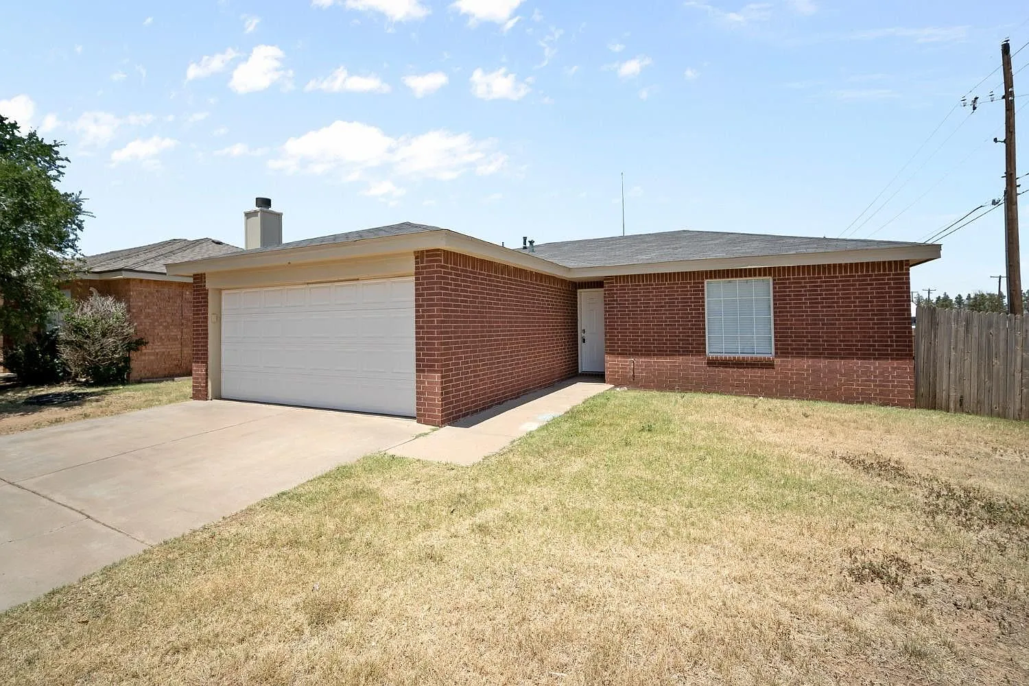 3 bed, 2.0 bath, 1026 sqft, $1,300 — Photo 2