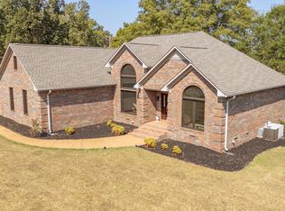 200 Grandview Cir, Adamsville, TN 38310