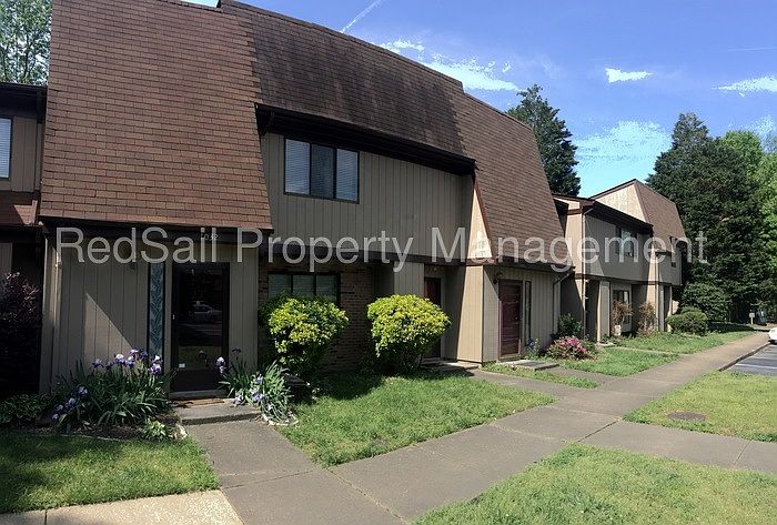 1st image of 1032 N Green Dr