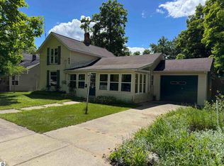 225 N Hayes St, Farwell, MI 48622