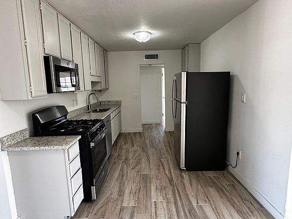 3rd image of 1405 Prairie Dr