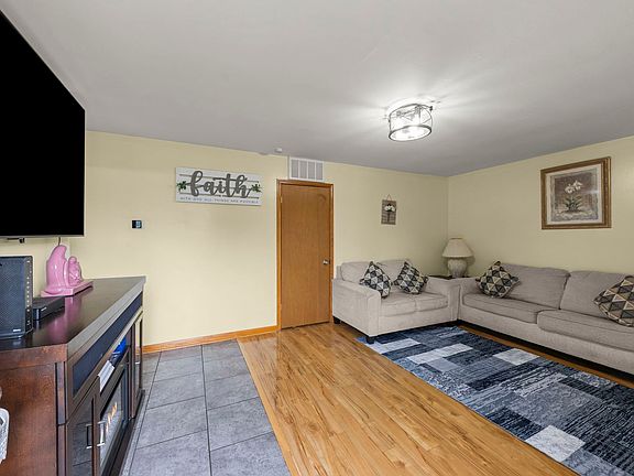 3rd image of 1711 Hosmer Ln