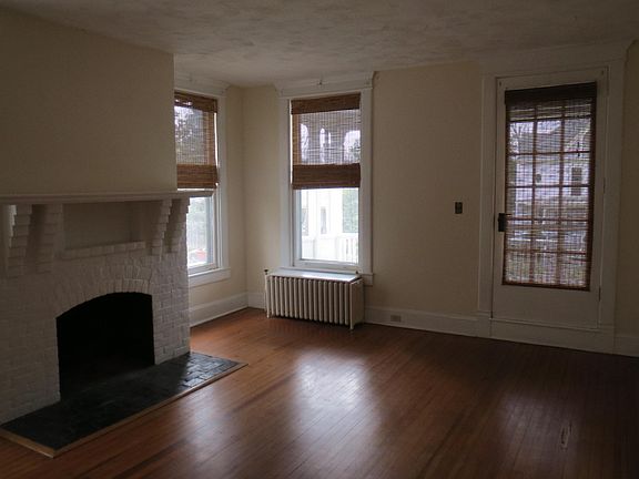 Living Room with fireplace