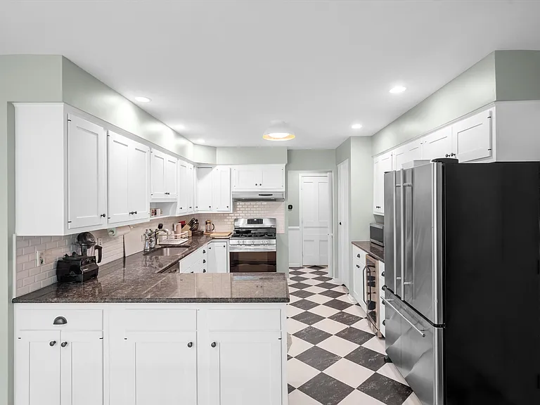 941 Newport Rd — Photo 11
