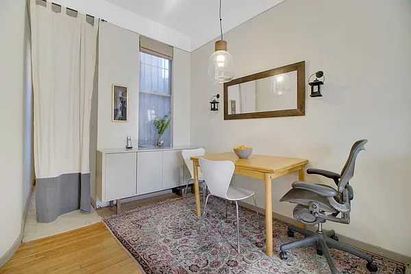 Sold by Nest Seekers International | media 6