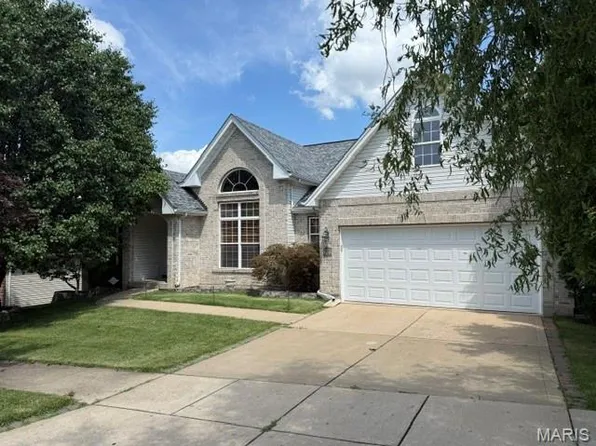 11017 Sandistan Dr, Saint Louis, MO 63146