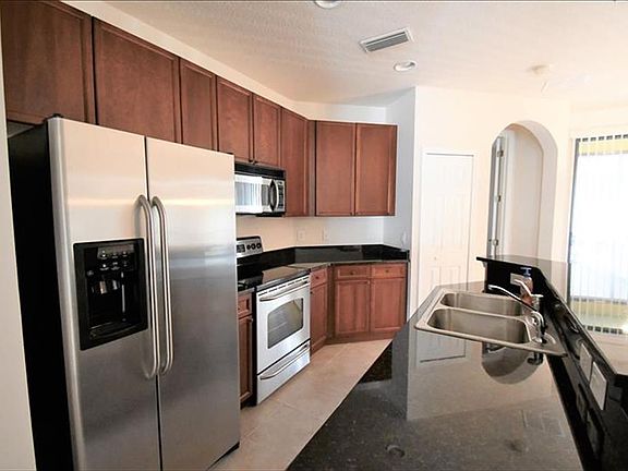 2nd image of 425 La Travesia Flora St Unit 202