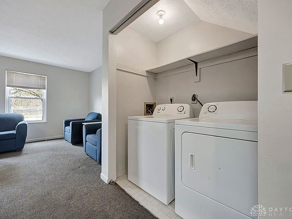 5th image of 978 Irving Ave APT 16