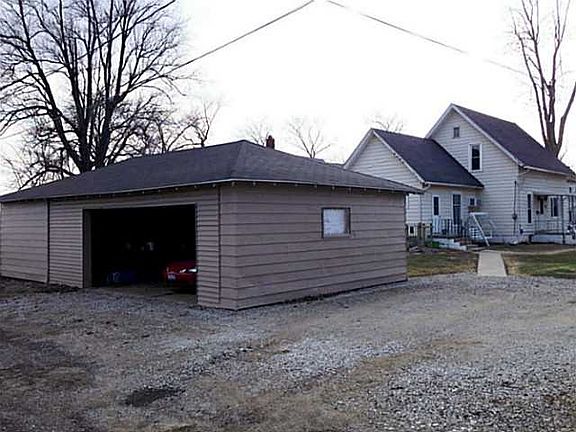 3rd image of 610 Empire St