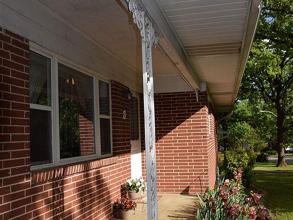 3rd image of 8 La Vista Dr