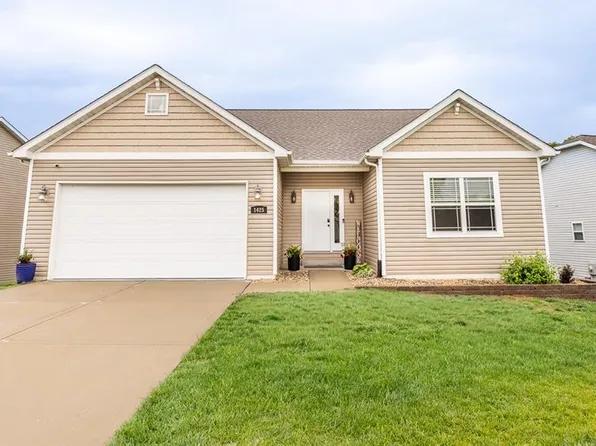 1425 Fairwood Dr, Belleville, IL 62220