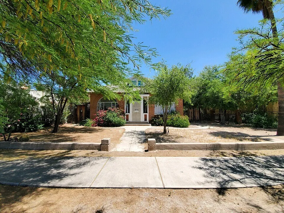 836 N 6th Ave