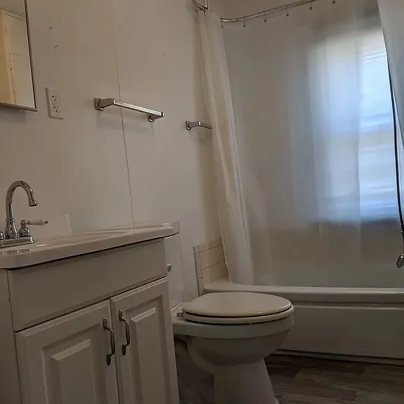 828 Avenue A #3 — Photo 9