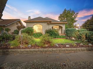 588 6th St, Hollister, CA 95023