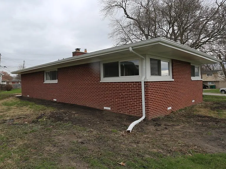 5465 Maryland St — Photo 7