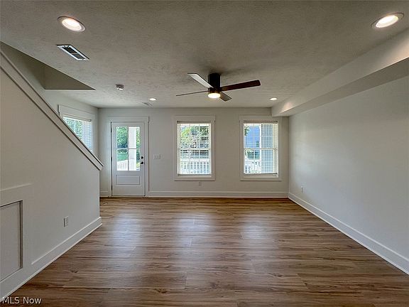 3rd image of 3626 Menlo Rd