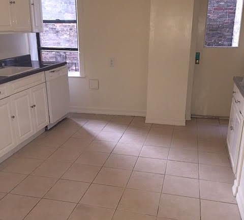 3rd image of 812 W 181st St APT 43