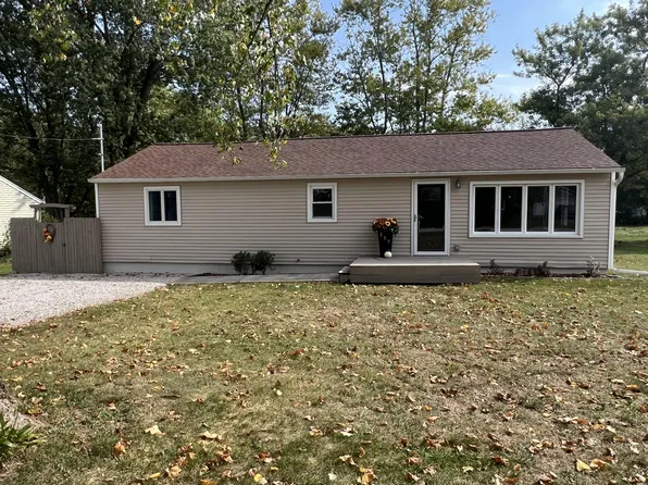 307 N Ben Butler St, Hebron, IN 46341