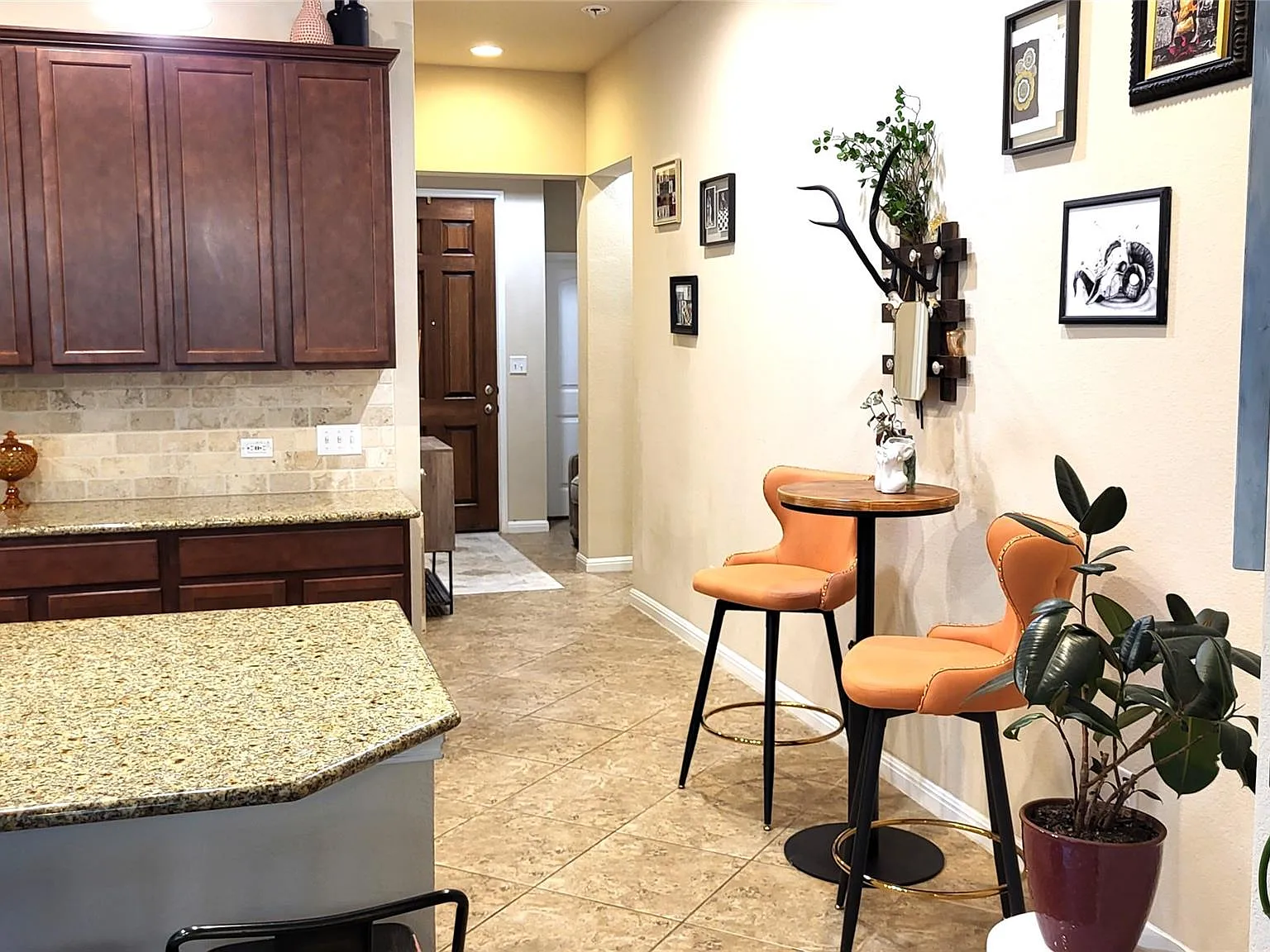 3 bed, 2.0 bath, 1508 sqft, $2,400 — Photo 3